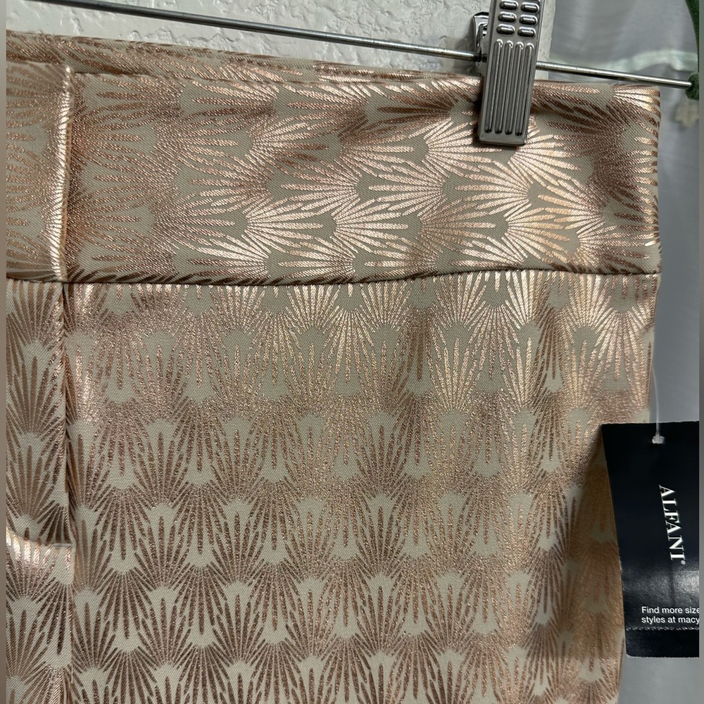 NWT  Ankle Pants